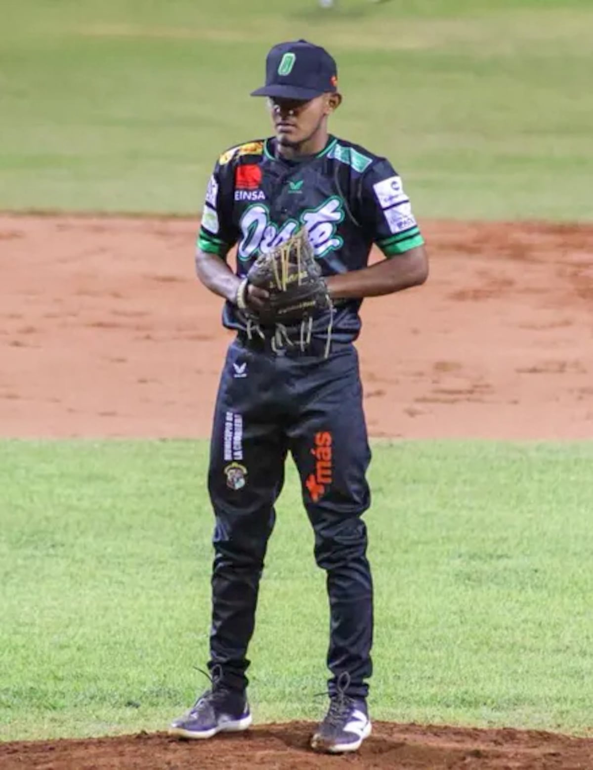 Joshua Martínez rompe los 100 ponches y manda en el Juvenil 2026