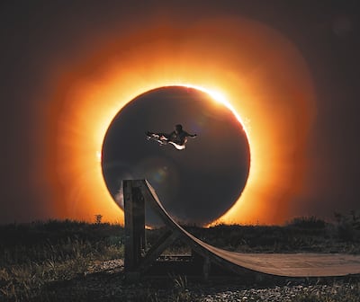 ¡Salto irrepetible! Danny León vuela ante el eclipse total