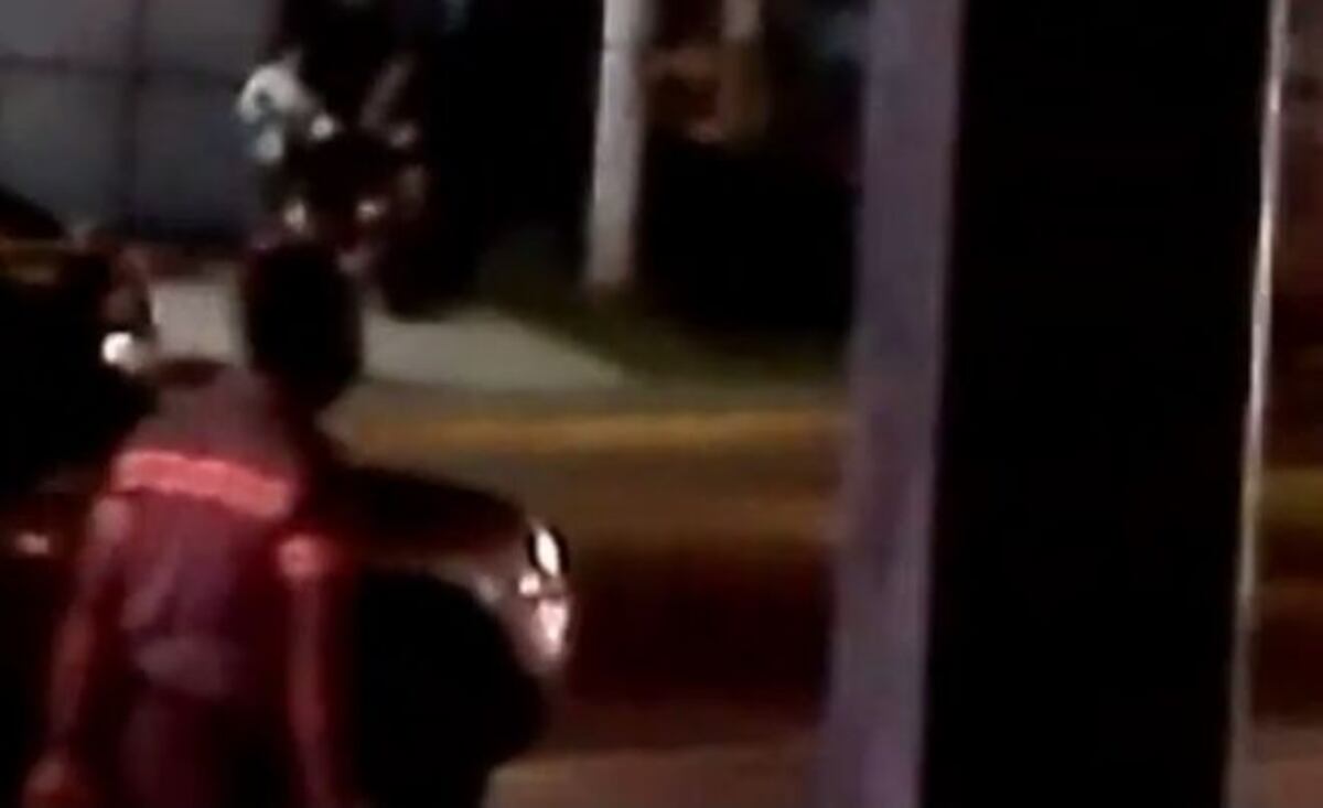 DIZQUE VIVO.Retienen a conductor que se dio a la fuga tras triple colisión|VIDEO