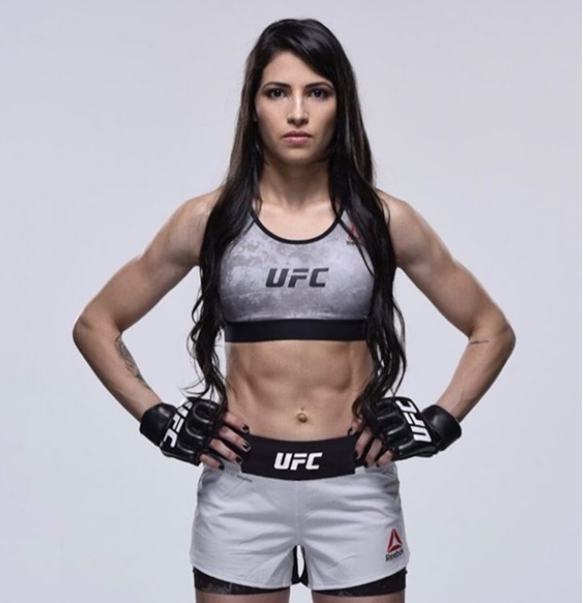 Este hombre trató de robarle el celular a una mujer y se llevó la paliza del año