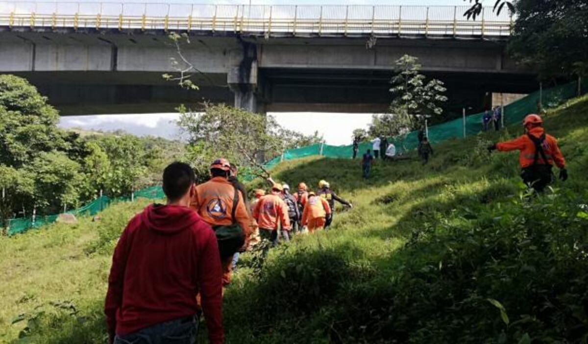 Video. Así detectaron 'espíritus' en puente del que se lanzó madre con su hijo