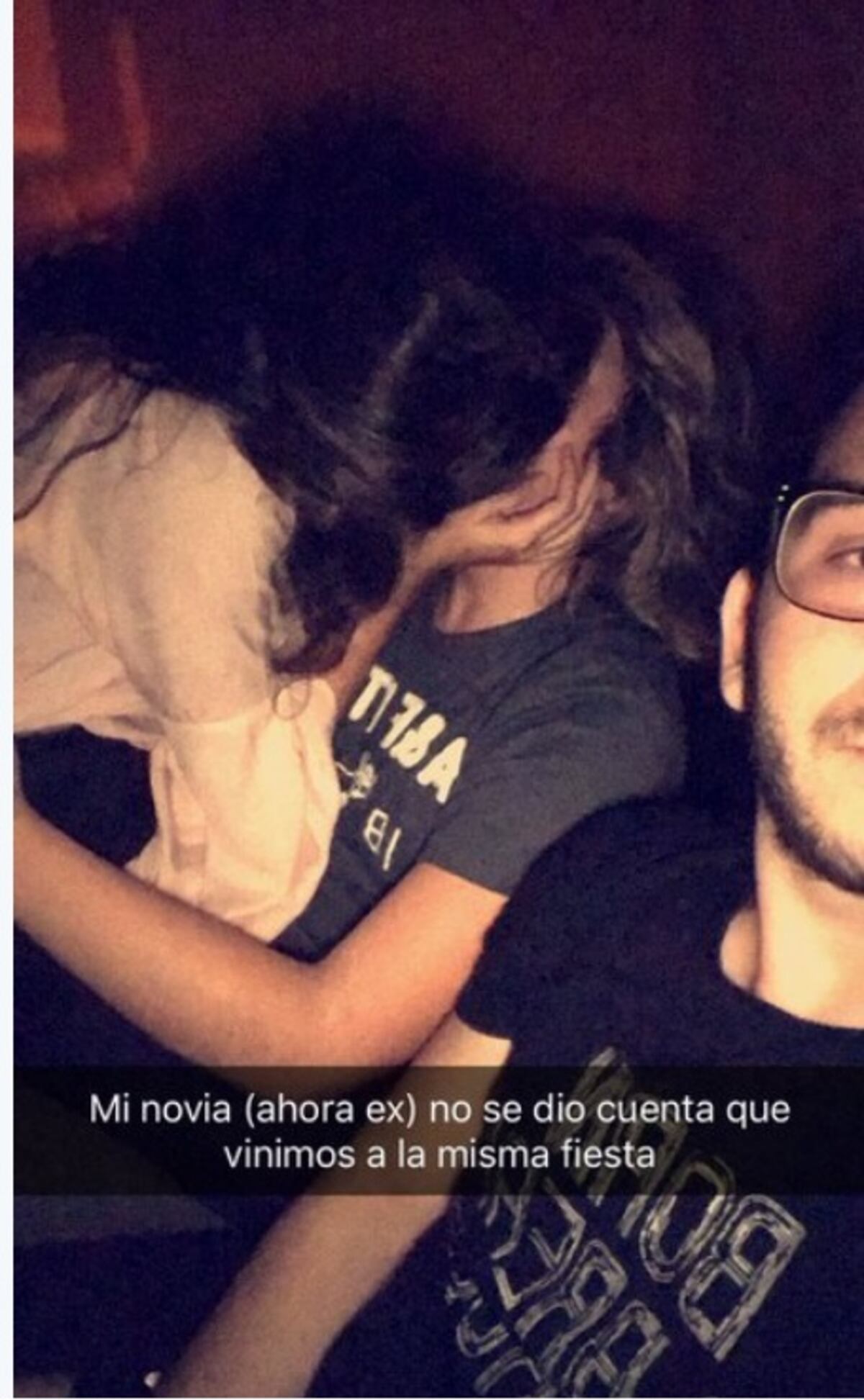 Descubrió a su novia infiel, se tomó un selfie de prueba y lo subió a sus redes