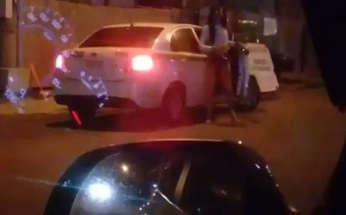 ¡SANTO! Pillan a 'travesti' bajando de un auto oficial. CSS se pronuncia