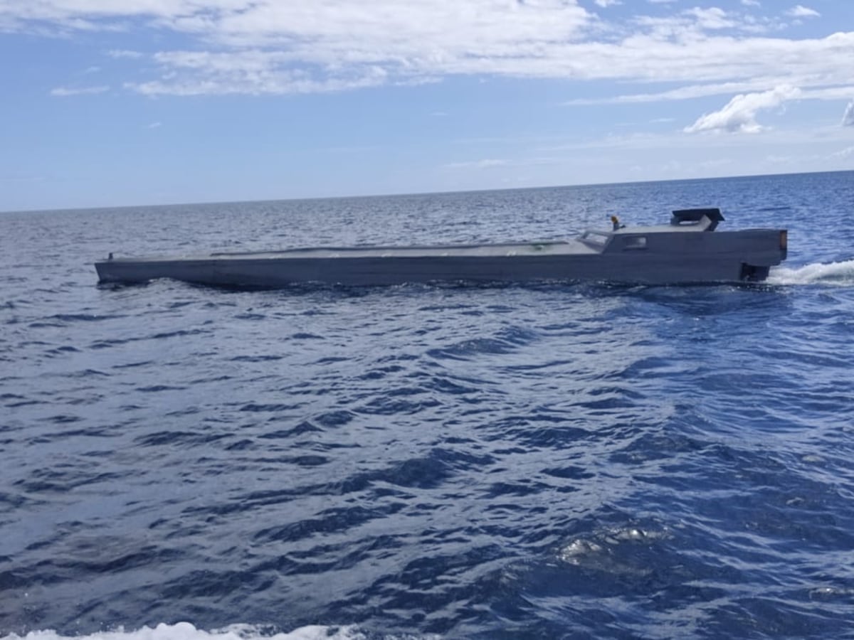 Senan interrumpe el desplazamiento de una lancha semisumergible con presunta sustancia ilícita