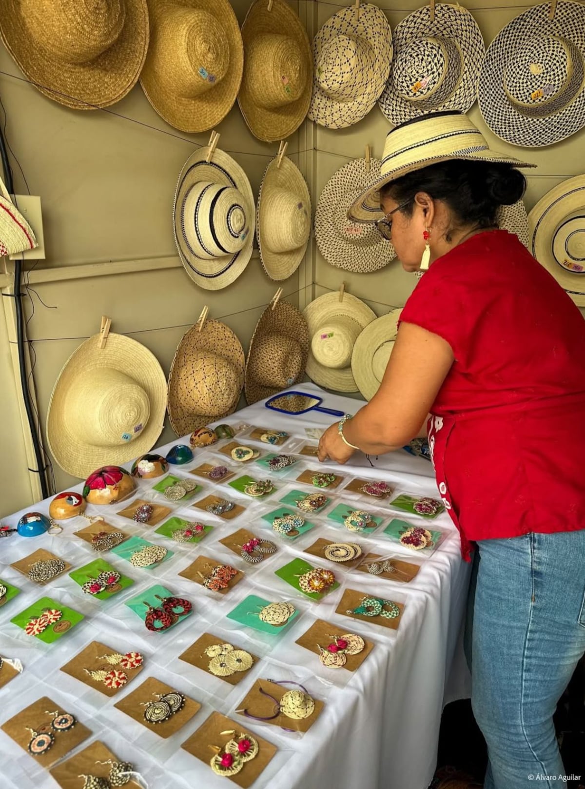 ‘¿Cree que es costoso?’ Artesanas muestran el verdadero valor del sombrero pintao