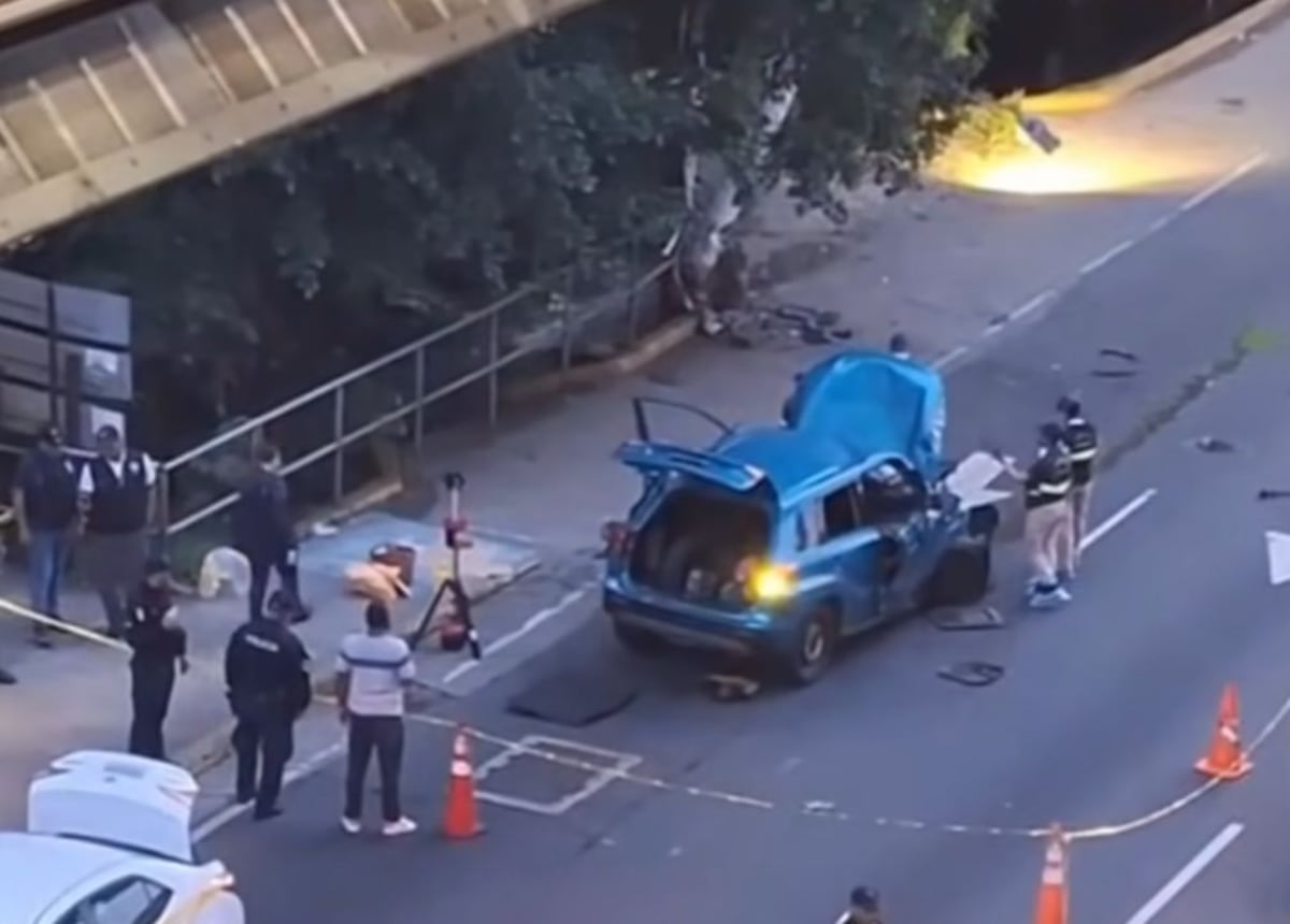 Emboscada mortal en Paraíso: camioneta turquesa con pasajeros es baleada