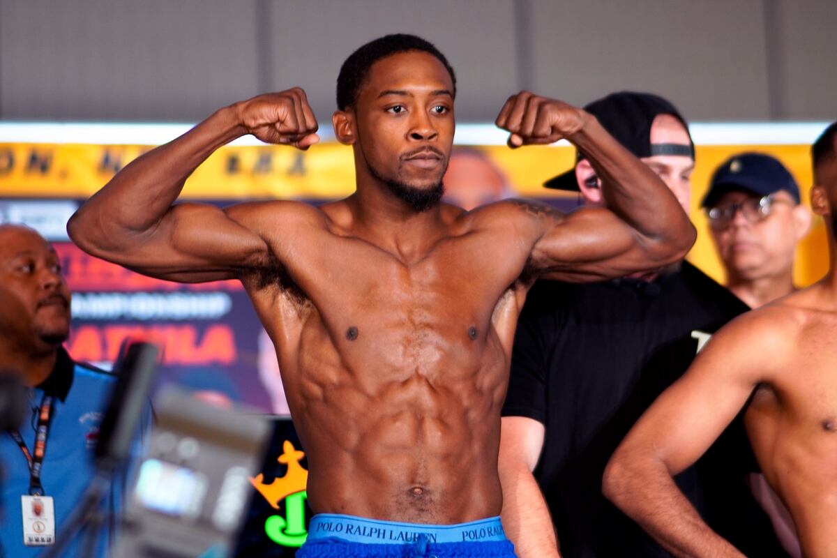 Keyshawn Davis pierde el título y cancelan su pelea por no dar el peso