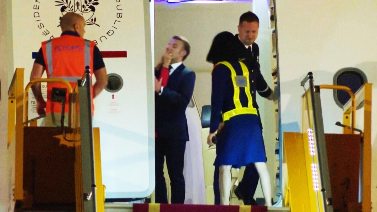 La profesora y el alumno:  la historia de amor entre Emmanuel y Brigitte Macron 