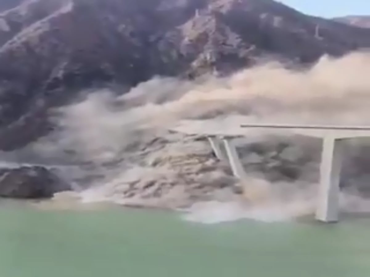 Colapsa puente recién inaugurado en Sichuan