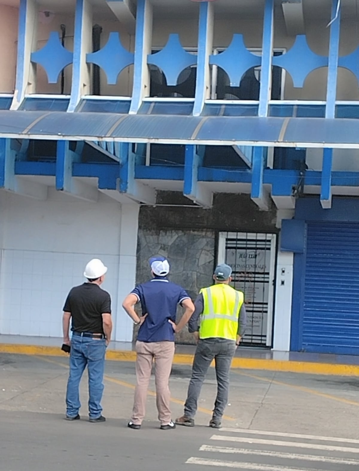 Comercios siguen cerrados en Santiago tras el terremoto y crece la preocupación entre la población