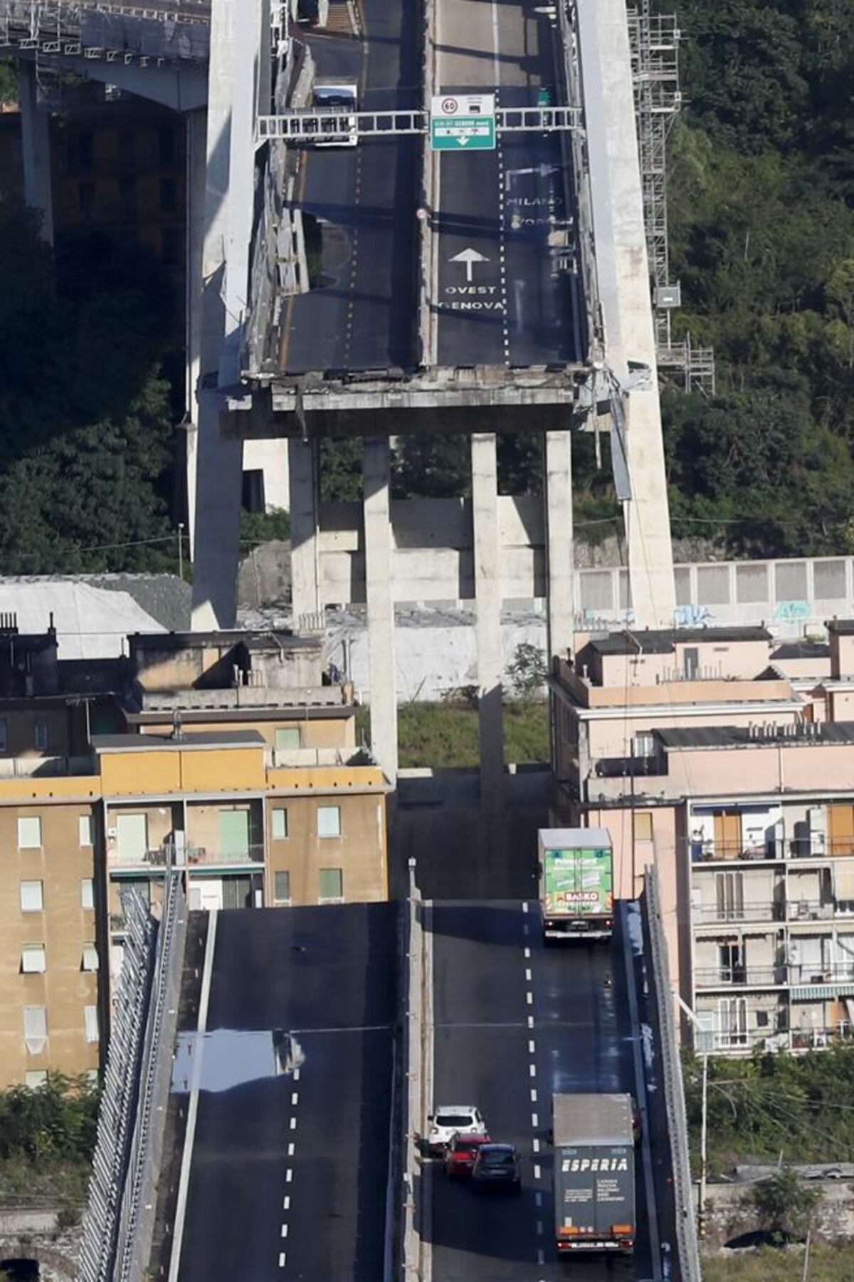 El camionero que se salvó en el derrumbe de puente de Genova, Italia,  habla