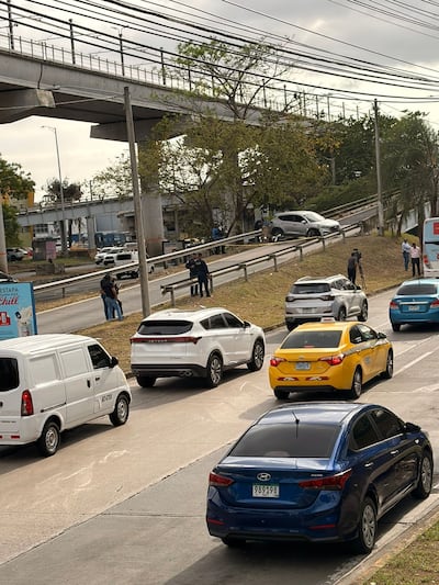 Sicarios en moto atacan vehículo en Metro Mall: víctima estaría ligada a hermano de jefe del grupo ‘Bagdag’