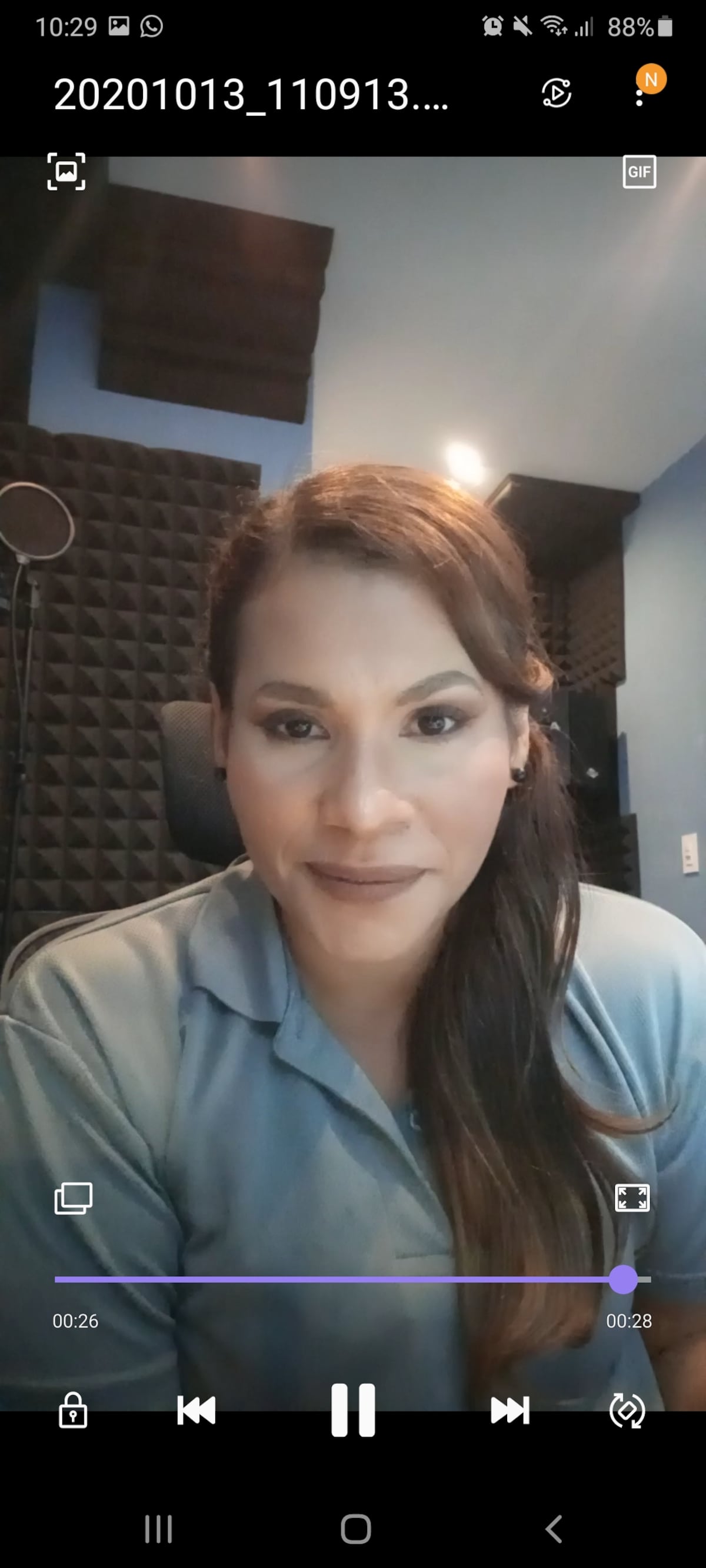 ‘Teacher’ se las ingenia para dictar sus clases virtuales