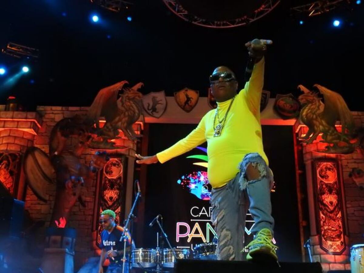 Tras revuelo, Dorindo se trepa a la tarima. Así le fue...