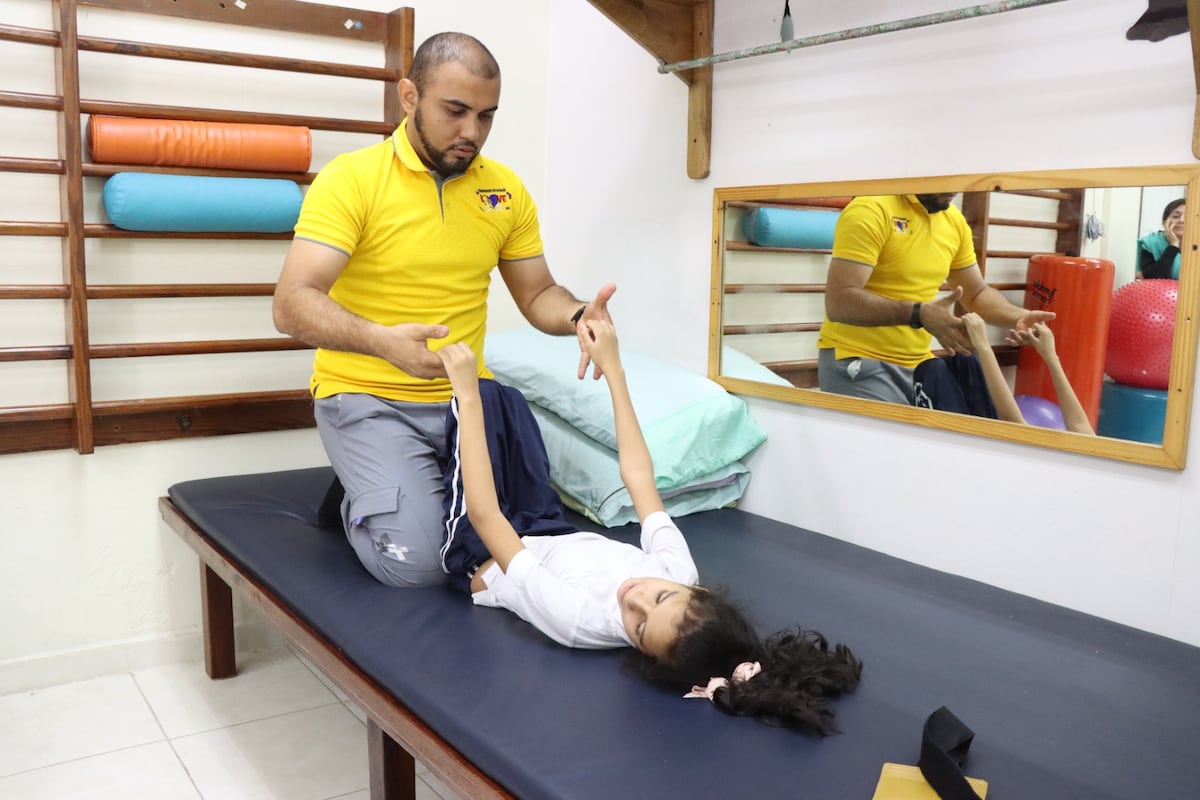 IPHE ayudó a 174 mil niños con discapacidad en 2025: terapias con caballos y piscina incluidas