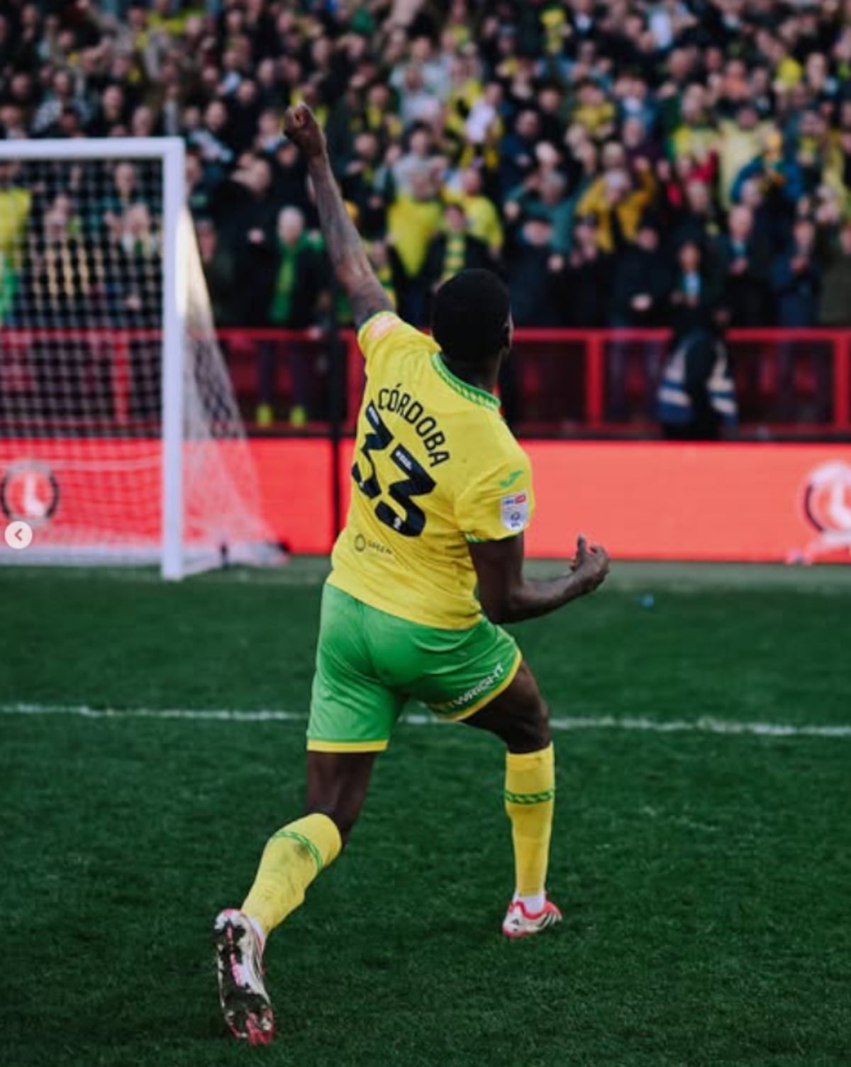 Norwich pega primero y Córdoba sostiene victoria de oro