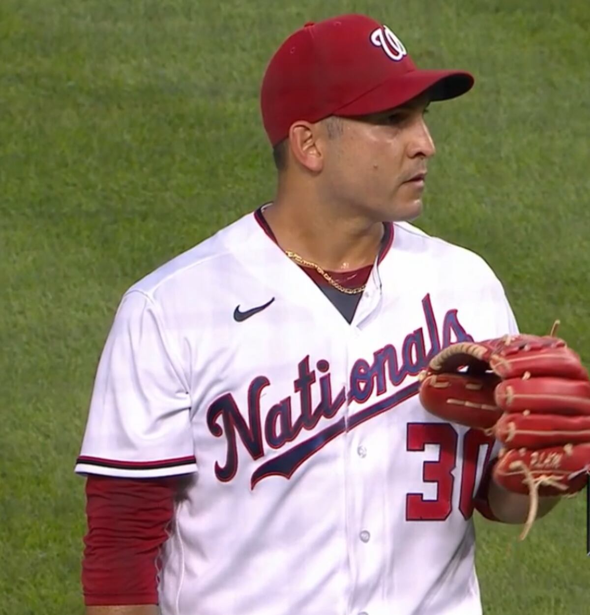 Paolo Espino queda huérfano de apoyo y sufre su quinta derrota