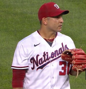 Paolo Espino queda huérfano de apoyo y sufre su quinta derrota