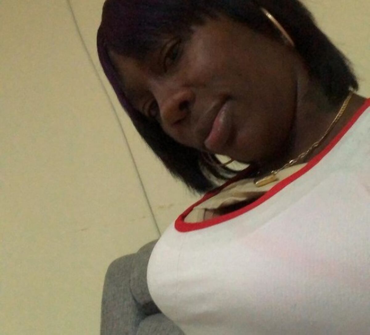 No se va a encuerar. Dunduzuá se operó las bubis y expone a una más fea que ella que le hizo infamia 