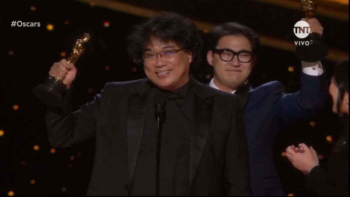 Brad Pitt se llevó el primer Oscar de la ceremonia este domingo