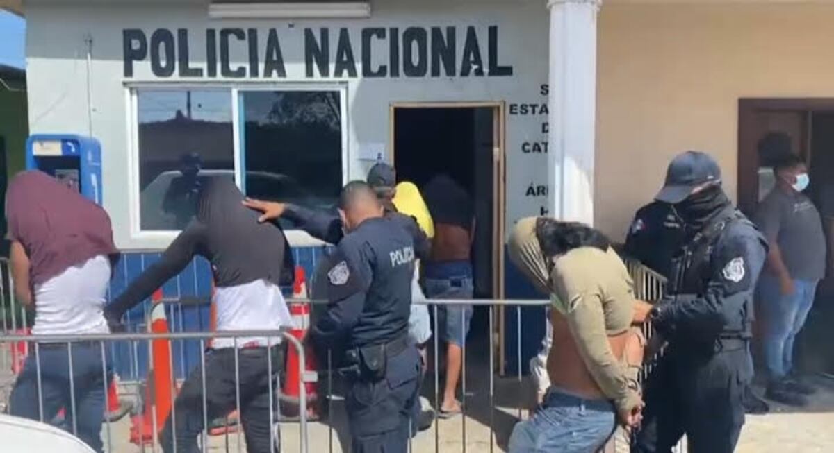 Capturan a 5 gatilleros y armas en Colón