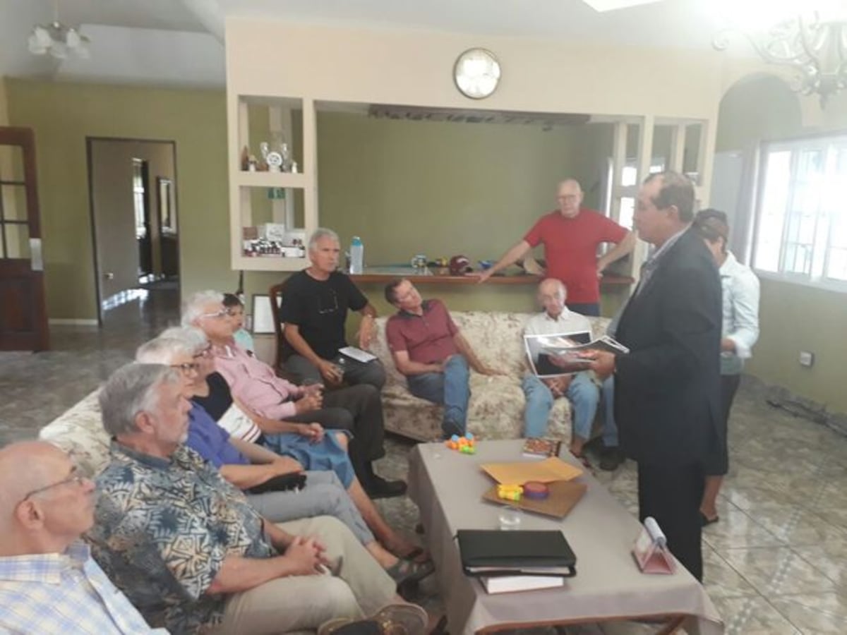 ¡DIOS! Gringos con cáncer buscan al naturista panameño Diomedes Ureña