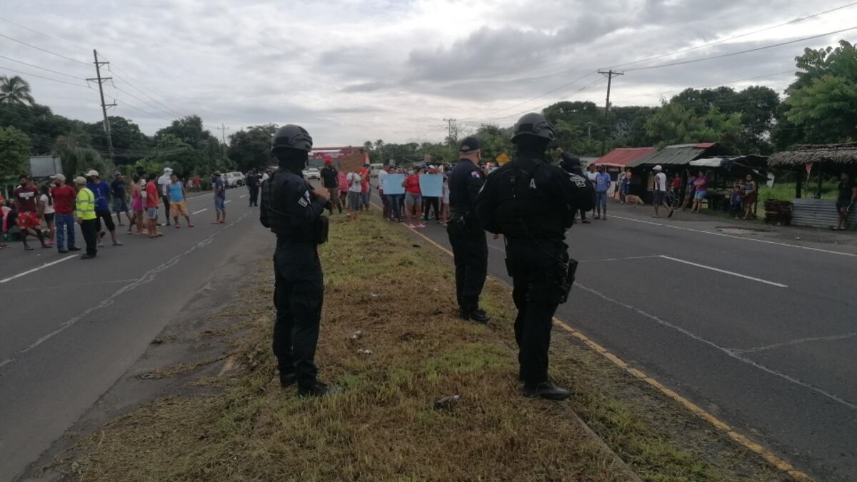 Cierran Panamericana porque arrestaron a un carbonero en Chame
