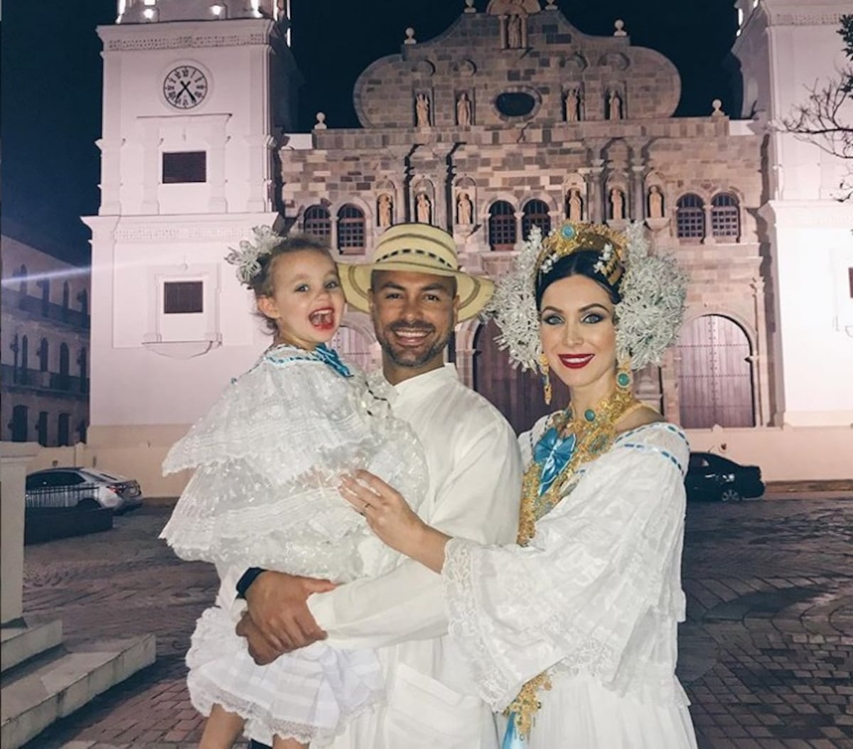 Miss Canadá 2005 se pone el traje más bello del mundo +FOTOS 