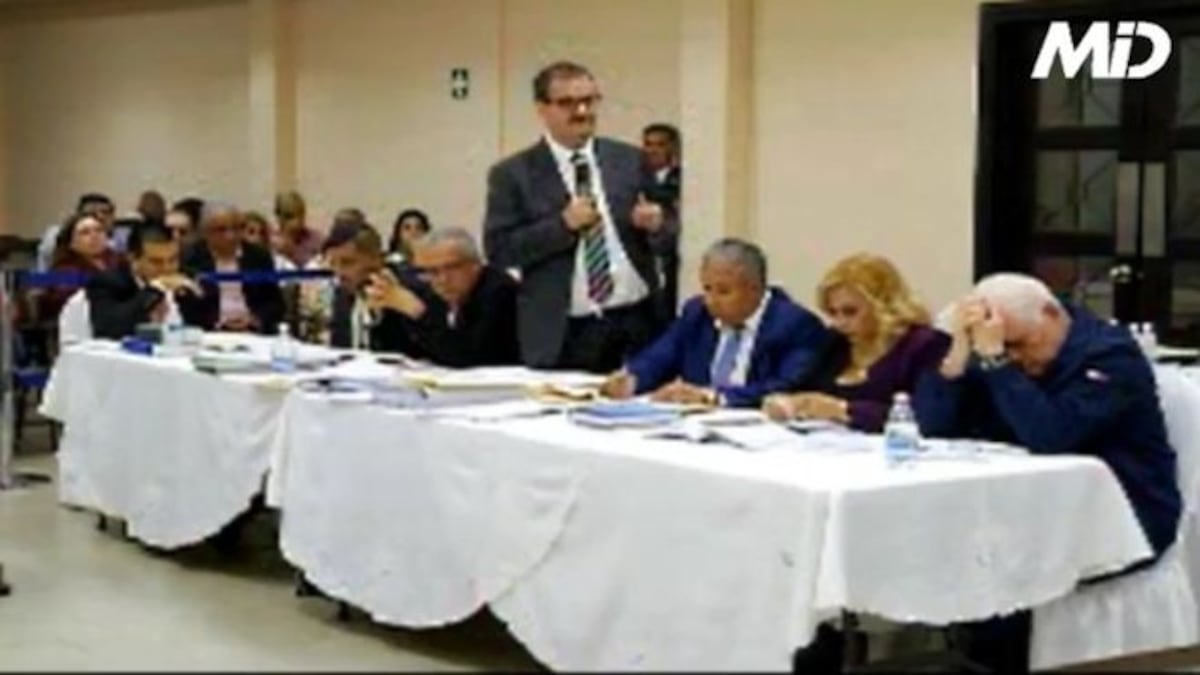 Otro revés.Martinelli sigue siendo del Parlacen y la Corte no pierde competencia