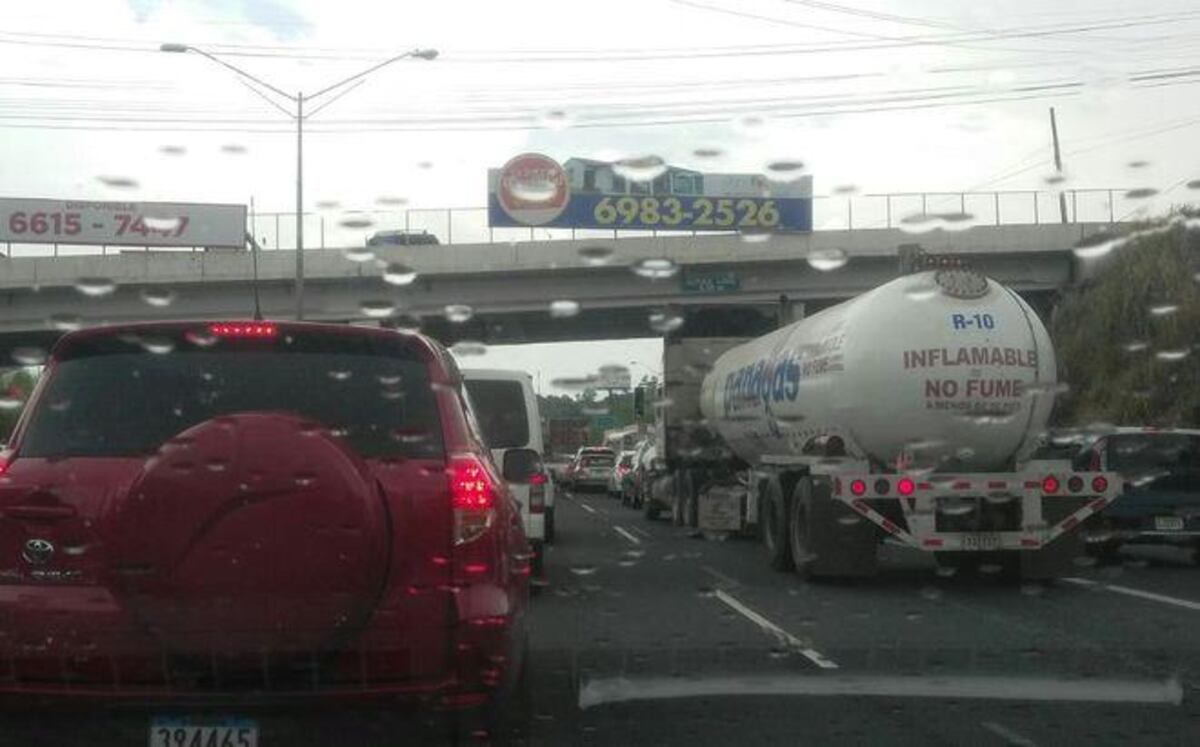 Inicia la inversión de carriles hacia el interior por la Semana Mayor