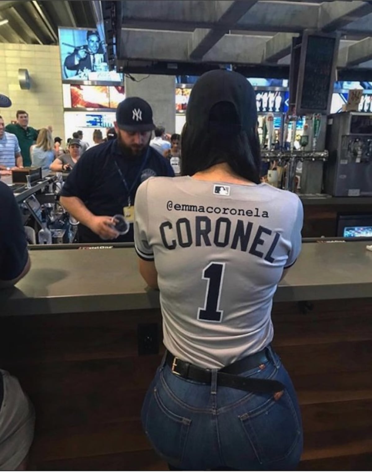 La esposa del 'Chapo' Guzmán se da la gran vida mientras este espera su juicio