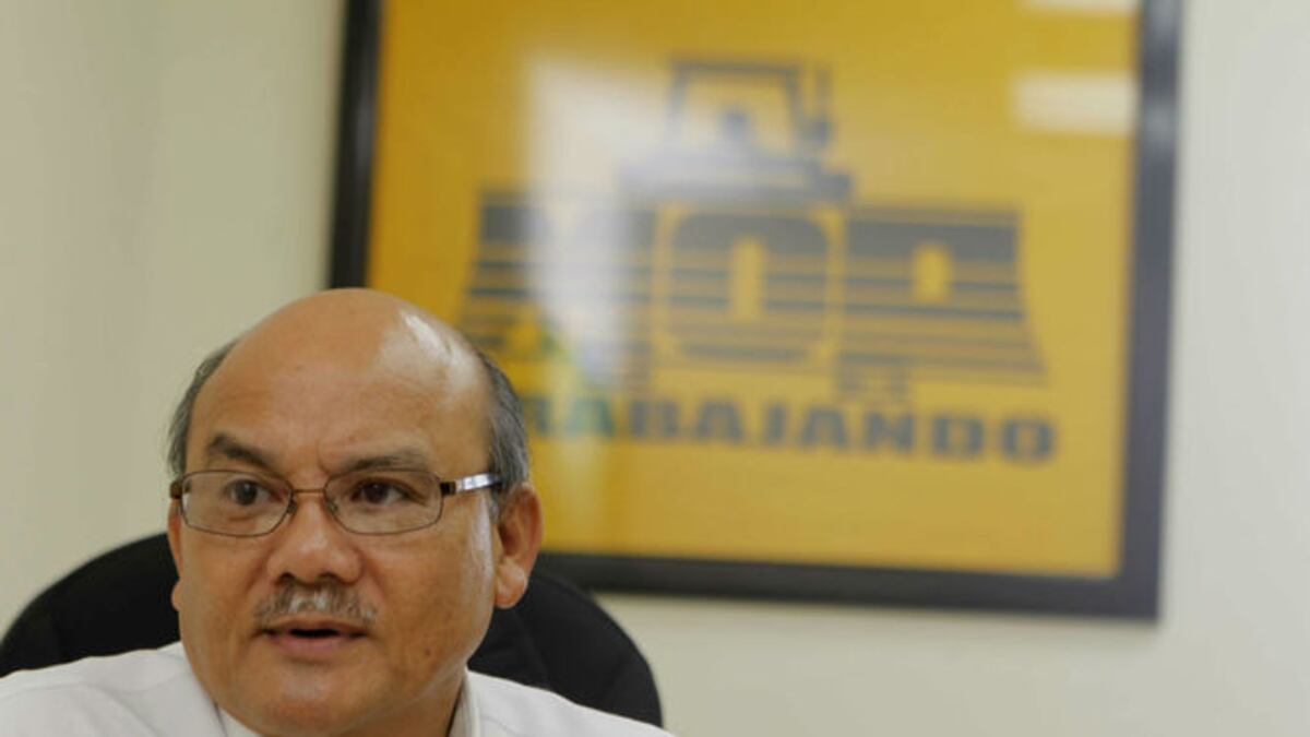 Condenan a exfuncionario del MOP por recibir casi medio millón