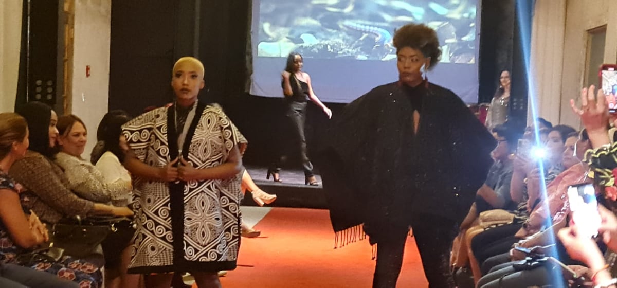 Desfile en Catedral con diseños inspirados en la película ‘La Mujer Rey’. Chequee