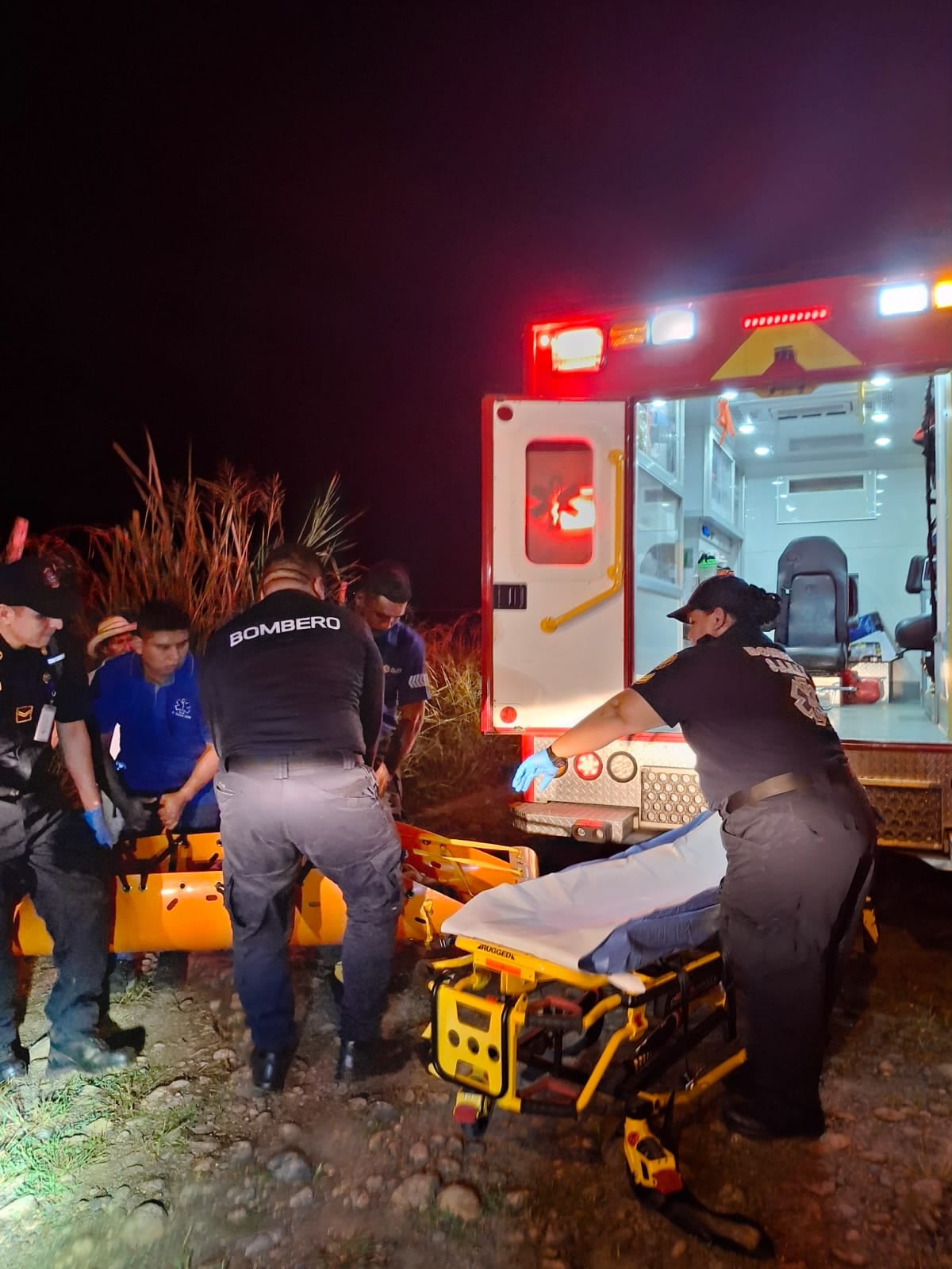 Joven embarazada es rescatada tras caída en río de Coclé