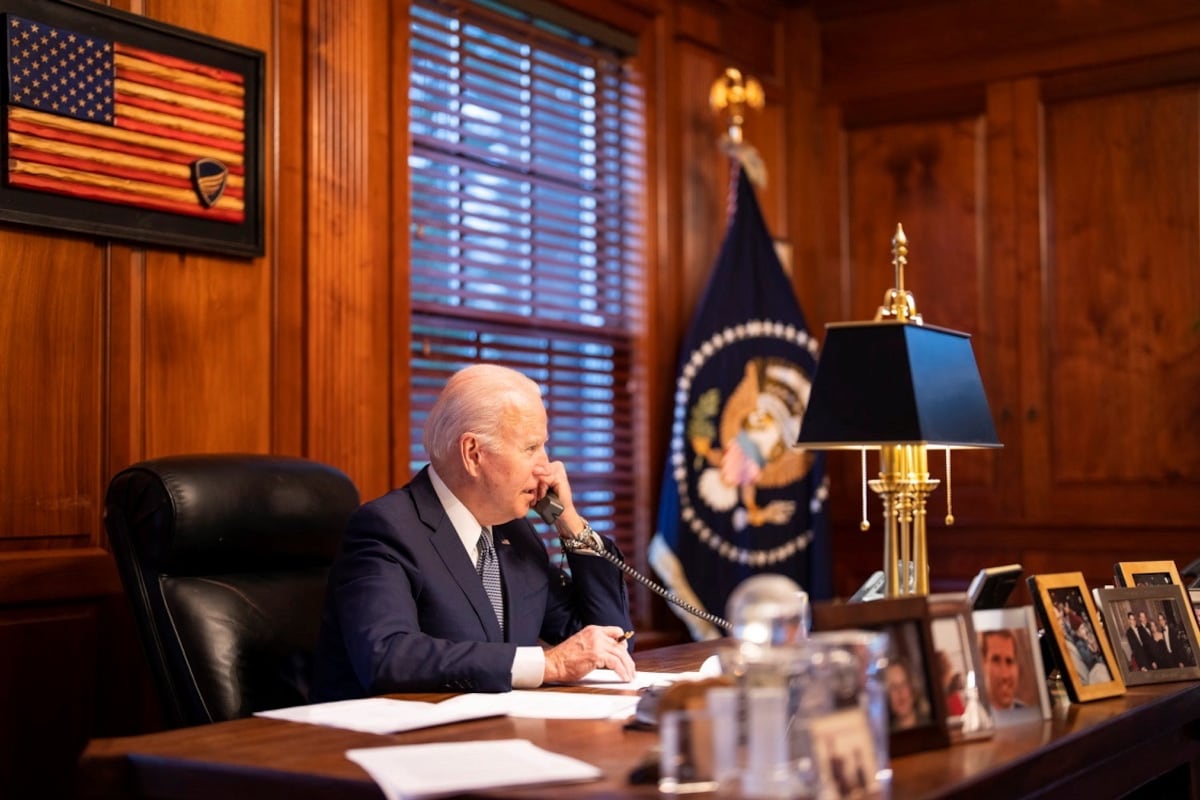 Biden instó a Putin a desescalar las tensiones con Ucrania y advirtió que Estados Unidos ‘responderá de forma decisiva’ ante una invasión