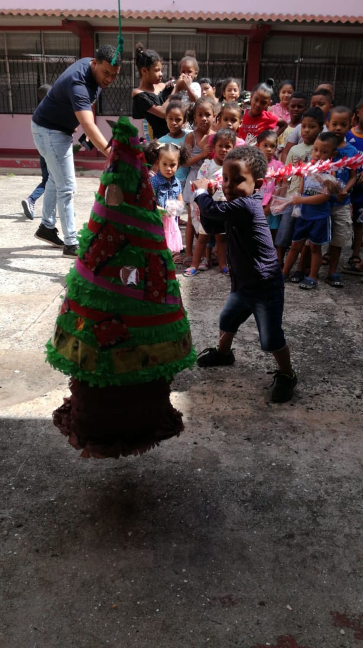 ¡Jonrón navideño! Grandes Ligas llevan alegría a niños chorrilleros