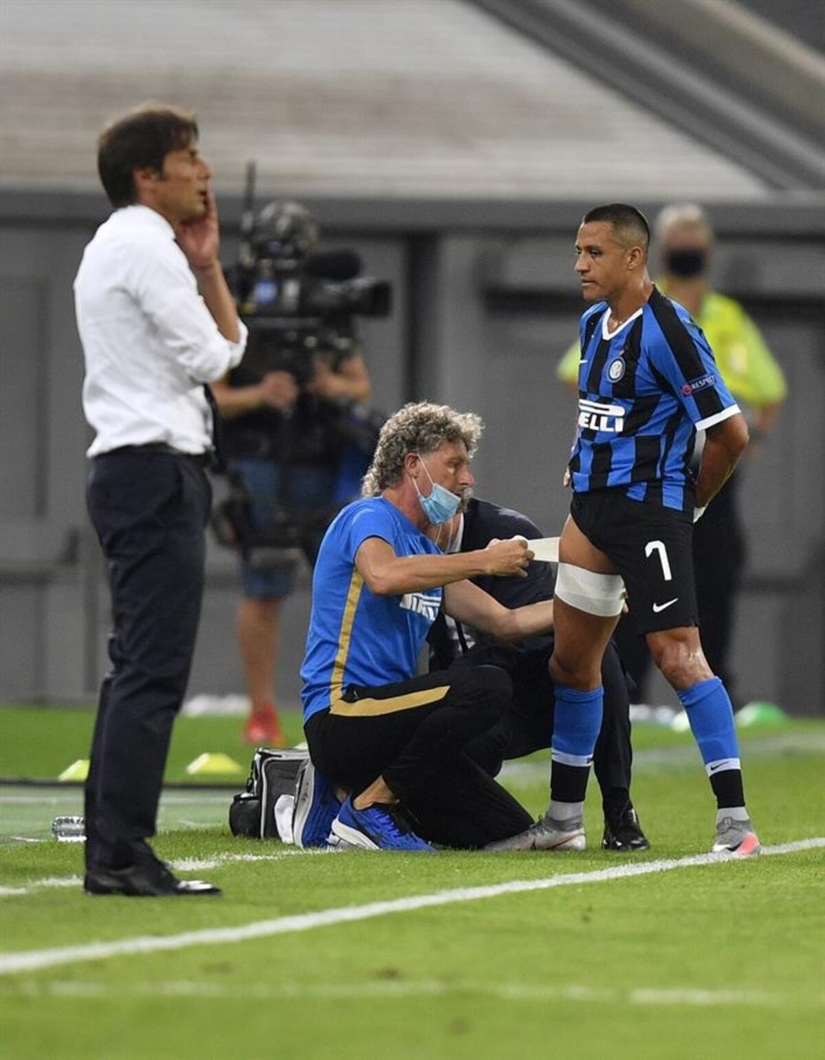 Alexis Sánchez sufre lesión muscular y es duda para semifinales Liga Europa