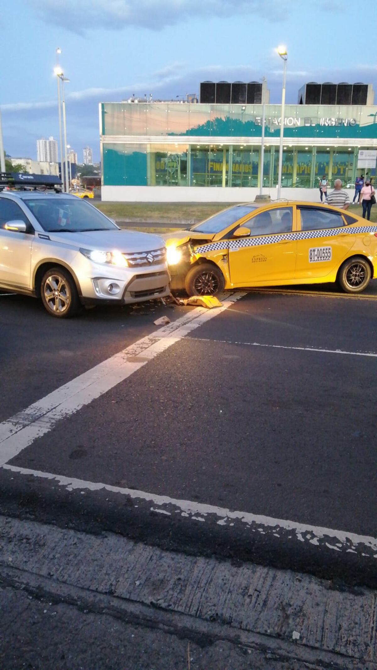 Nunca llegó a su destino. Mujer pierde la vida. La atropellan en la Fernández de Córdoba. Video