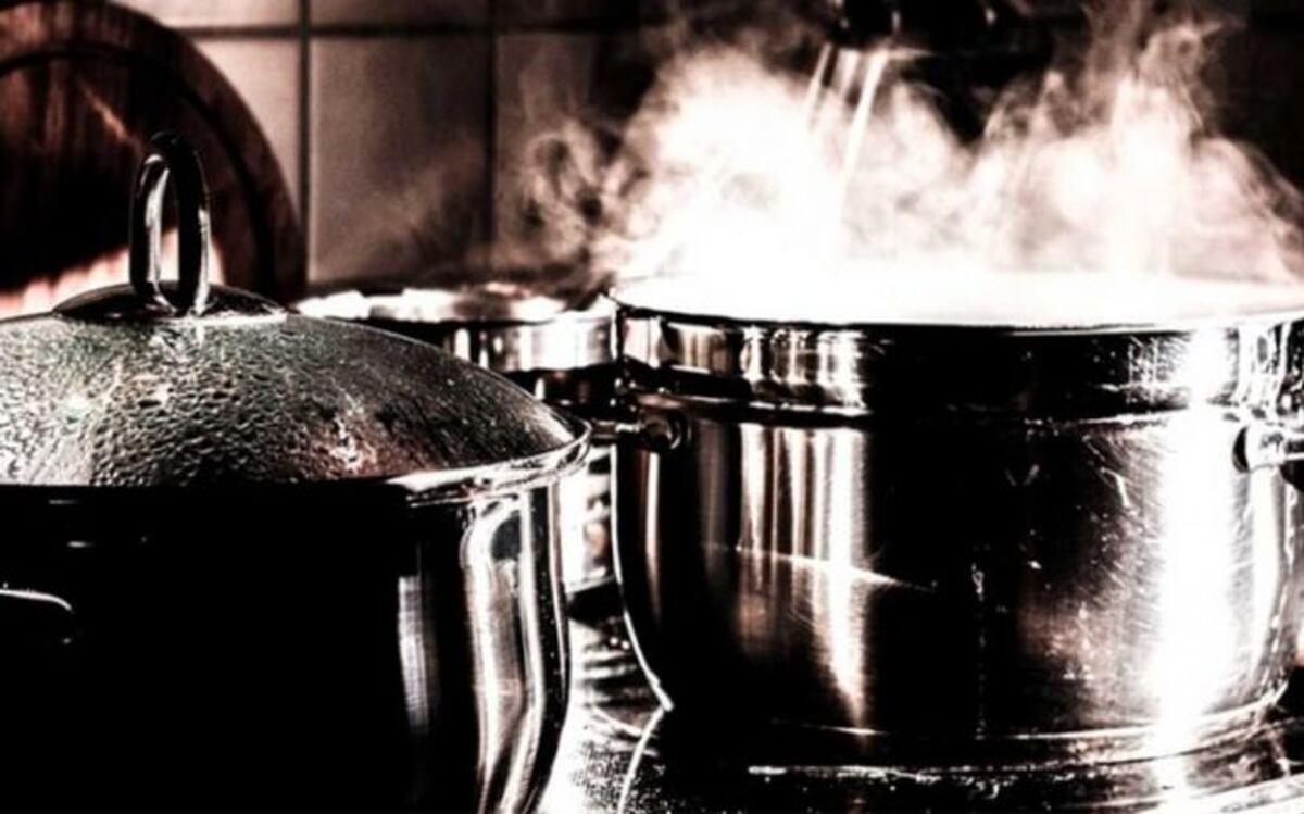 Mata a su novio, lo cocina con arroz y se lo ofrece a extraños