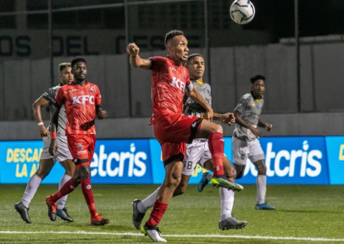 CAI empata de hombre y con nueve jugadores ante el San Francisco