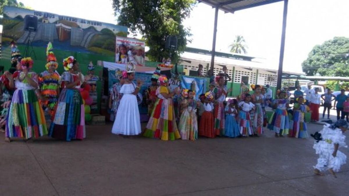 Bailes típicos no cesan en escuela Ricardo J. Alfaro