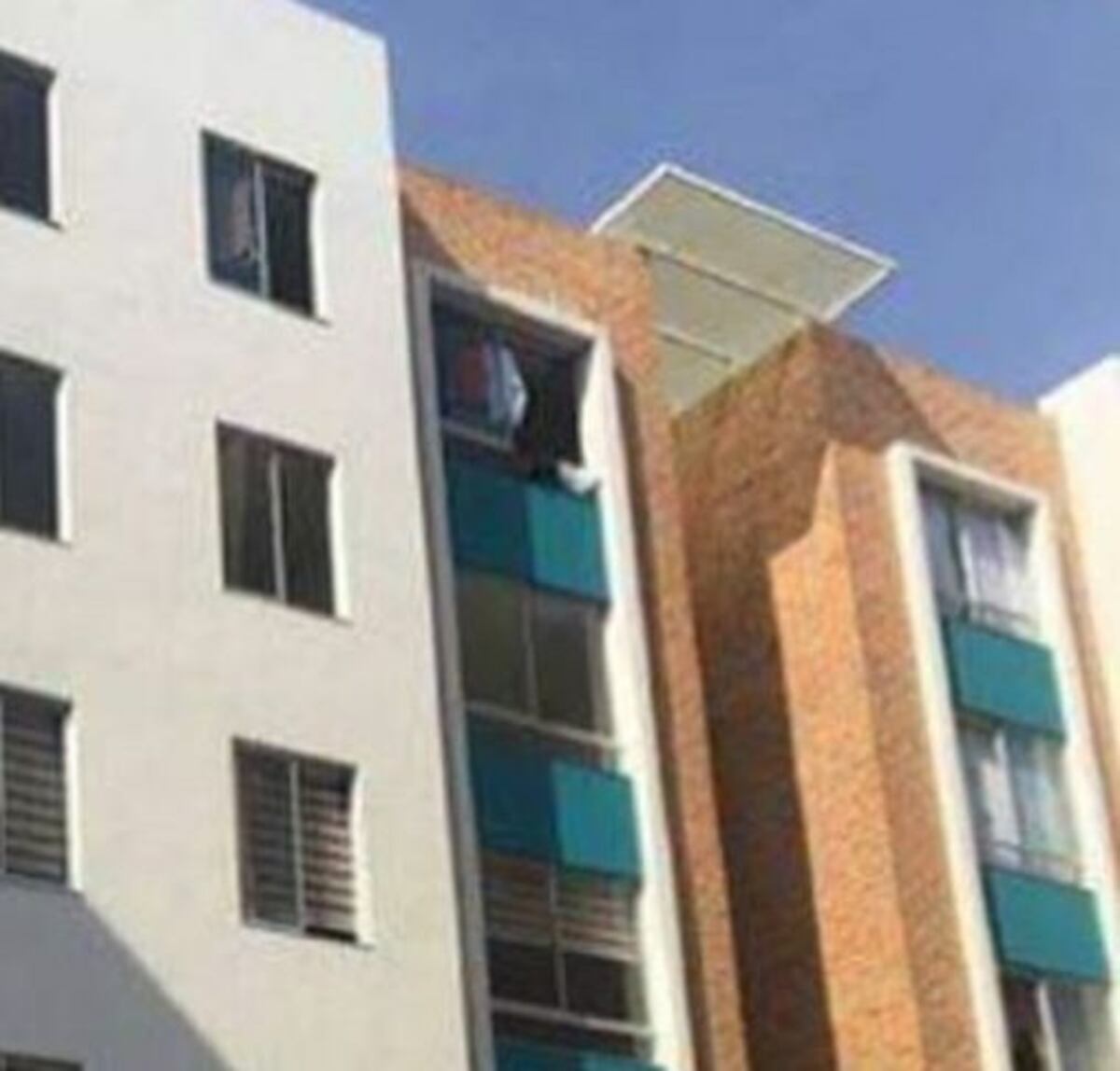 Joven que intentó huir de sus ‘suegros', se cayó de la ventana del apartamento de su novia