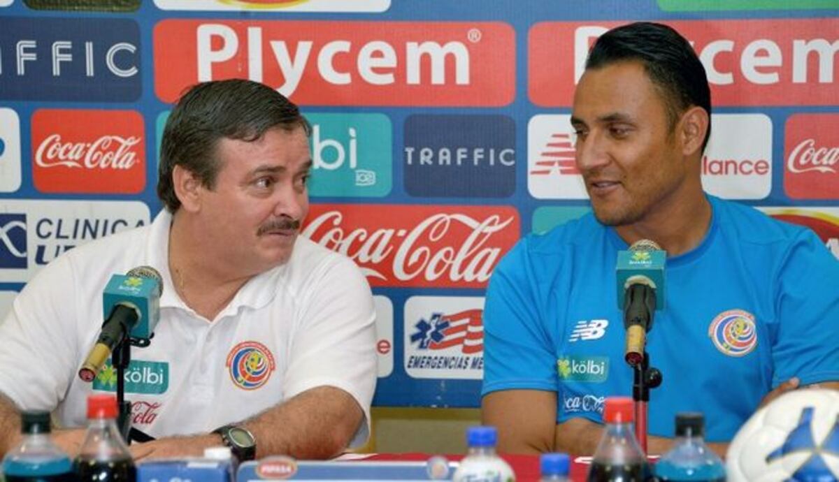 Costa Rica despide a su técnico tras eliminación en Rusia