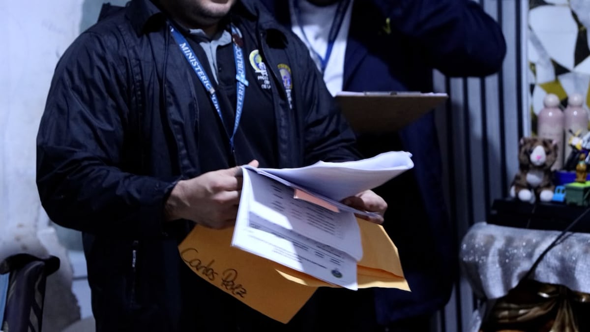 ‘Pollito’ y ‘Bebito’, presuntos cabecillas de la pandilla ‘Los Jota’, caen junto a otros siete en operativo en San Miguelito