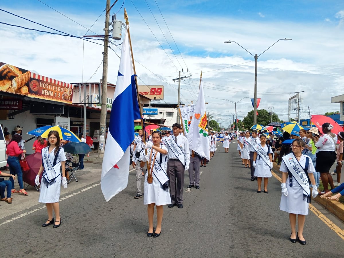 Con mucho civismo santiagueños celebran el 3 de noviembre
