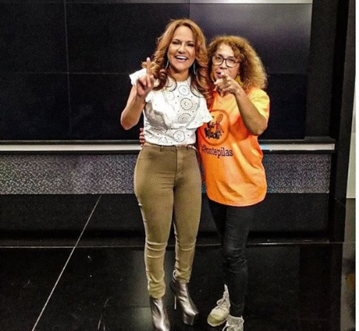 A Sandra le encantó. Profe La Wachi lanza su plena de Carnaval. Si vas a ‘ponchar’ lleva tu arma secreta. Video