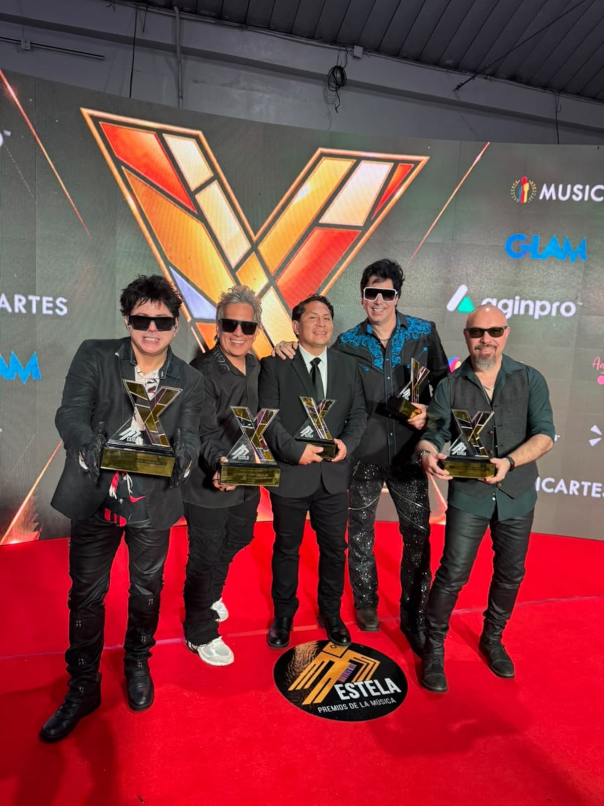 Otro premio pa’ la casa: Los Rabanes se llevan premio en los Premios Estela