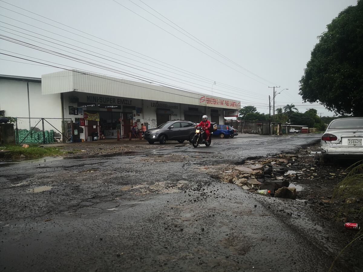 Puerto Caimito y Playa Leona están de aniversario, pero con pocos avances que celebrar