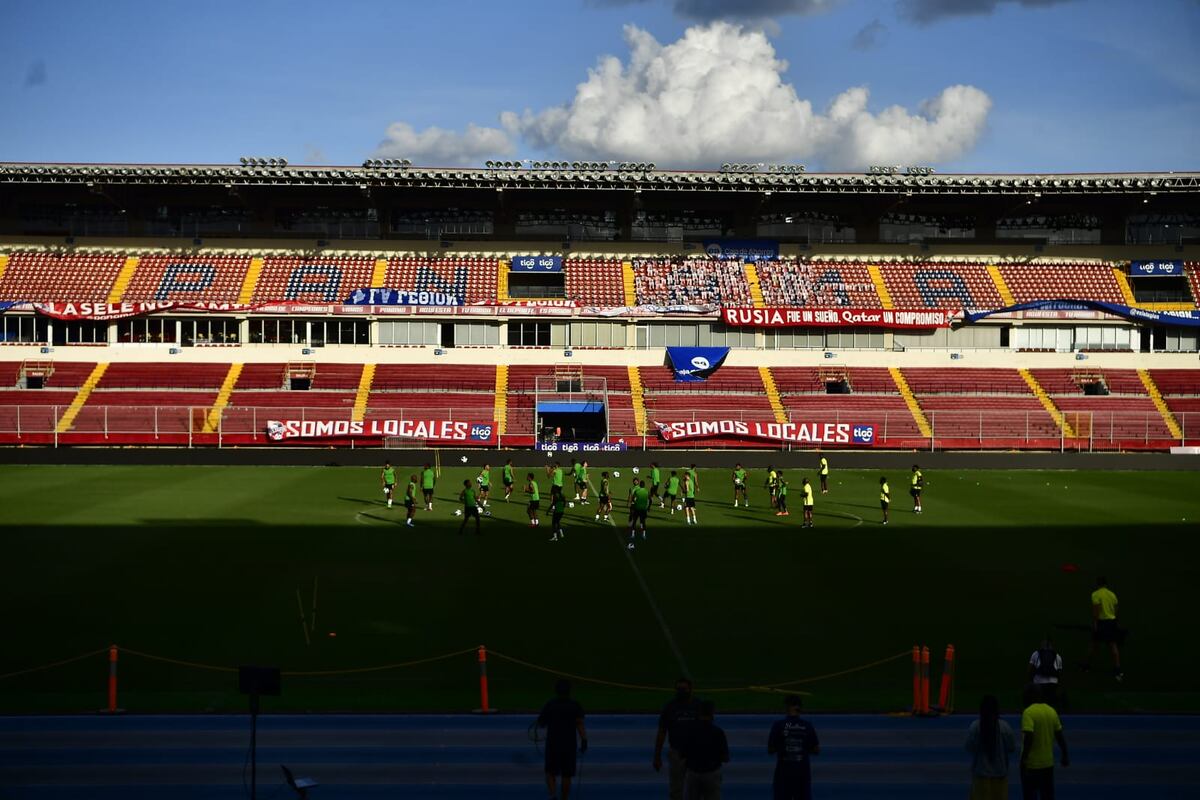 Jamaica prueba la grama del Rommel Fernández