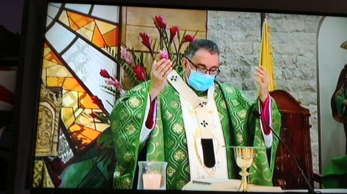 Palabras del Papa fueron sacadas de contexto, asegura Monseñor Ulloa. ‘La Iglesia sigue firme, el matrimonio es entre un hombre y una mujer. Video